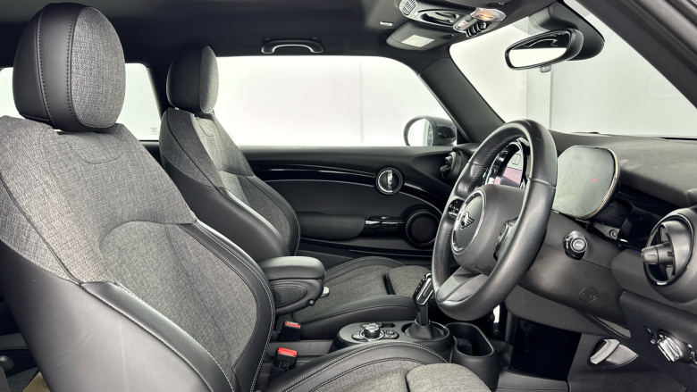 MINI Hatchback 135kW Cooper S Level 2 33kWh 3dr Auto Electric Hatchback